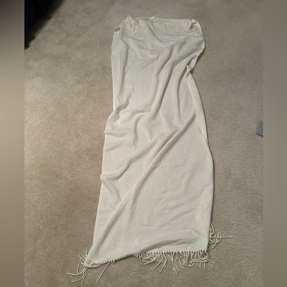 Cream scarf - Picture 2 of 2